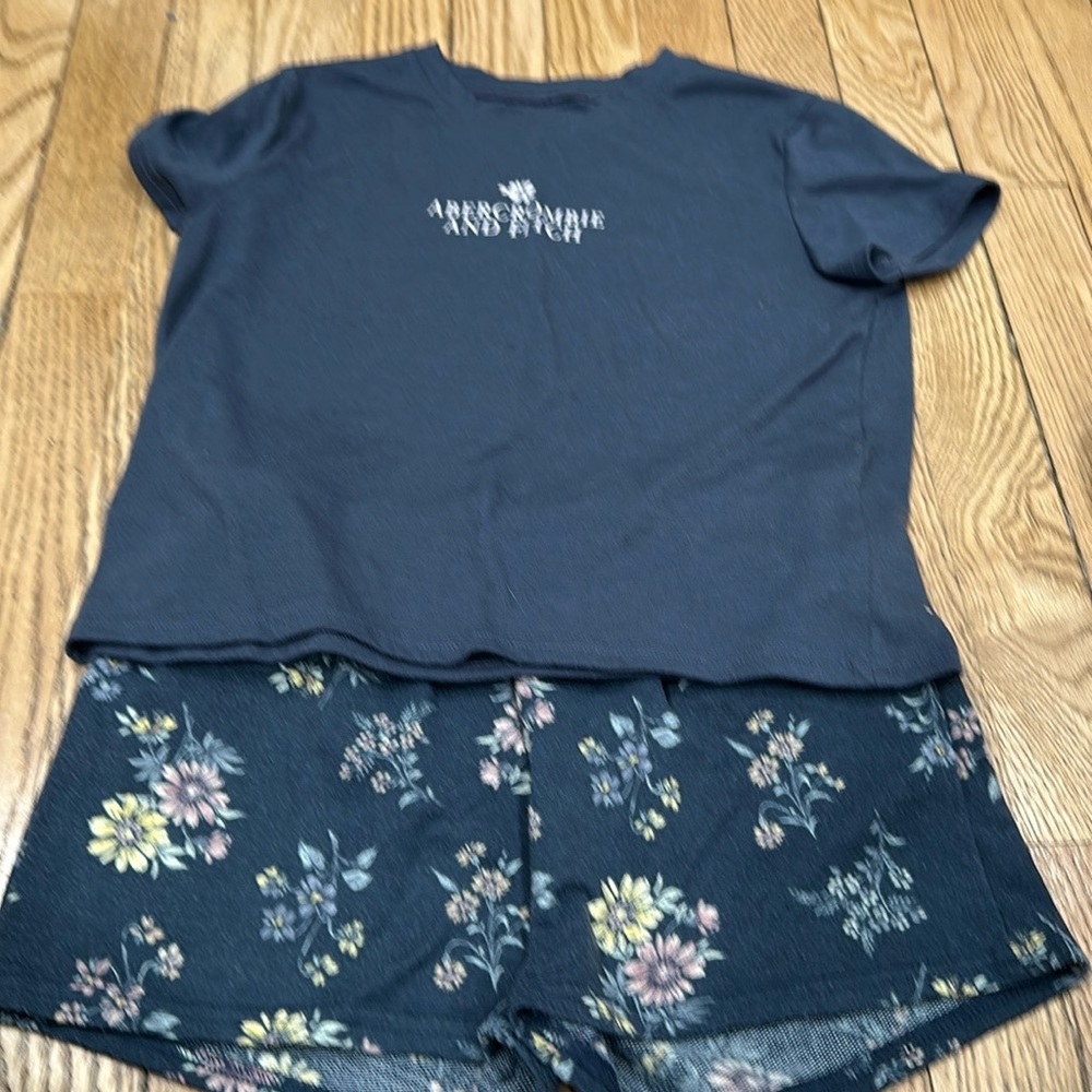 A&F kids pajama set 9/10